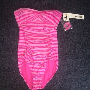 ❤️DKNY one piece strapless with straps❤️